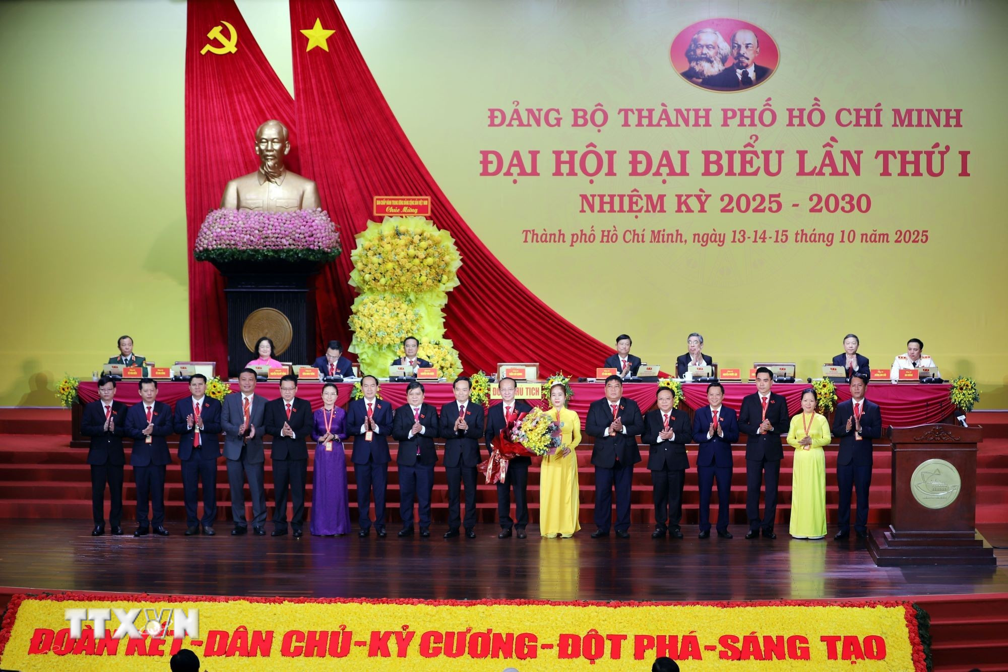ttxvn-be-mac-dai-hoi-dai-bieu-dang-bo-thanh-pho-ho-chi-minh-nhiem-ky-2025-2030-6.jpg