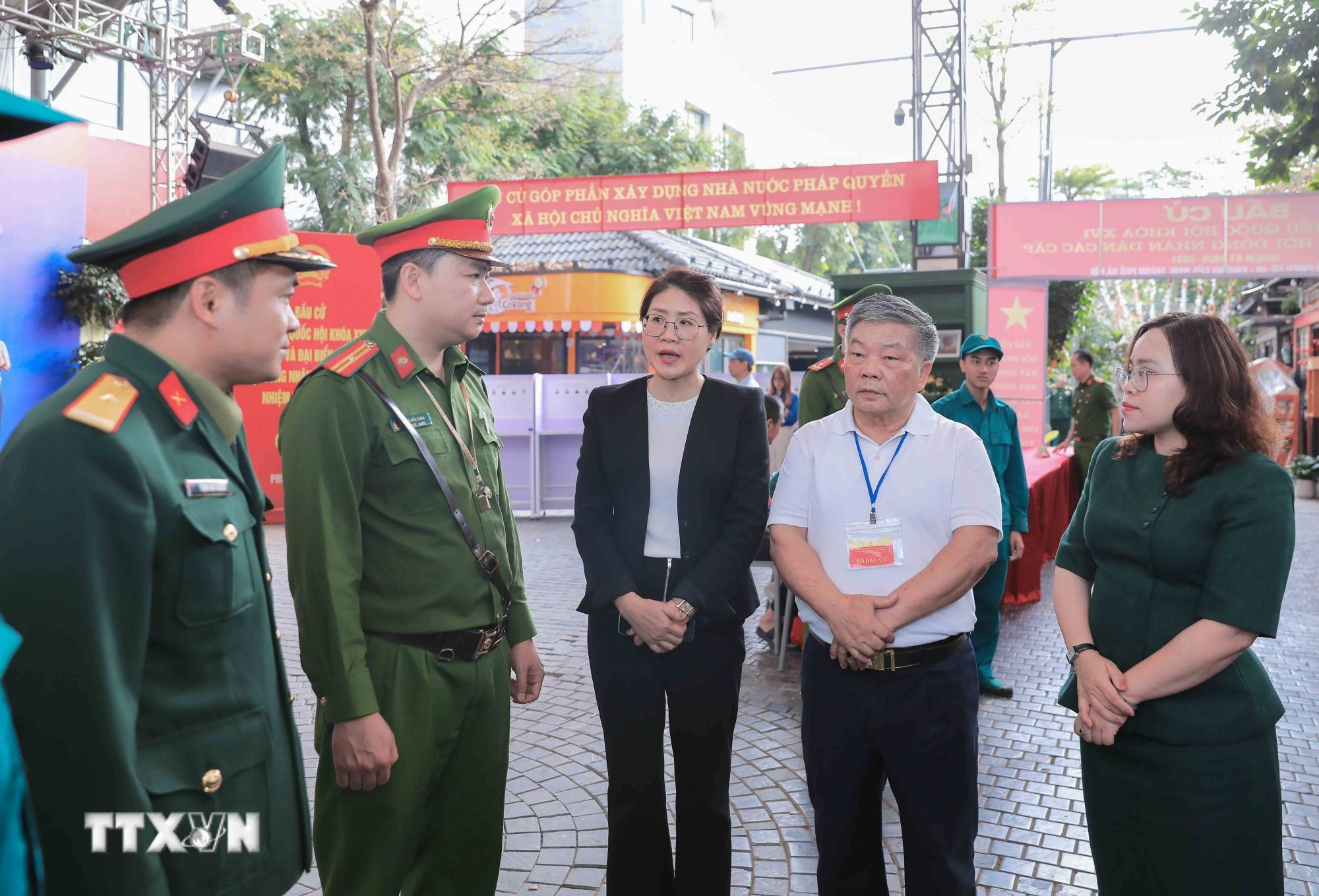 ttxvn-ha-noi-phuong-cua-nam-trien-khai-dong-bo-phuong-an-bao-ve-an-ninh-bau-cu-13-1.jpg