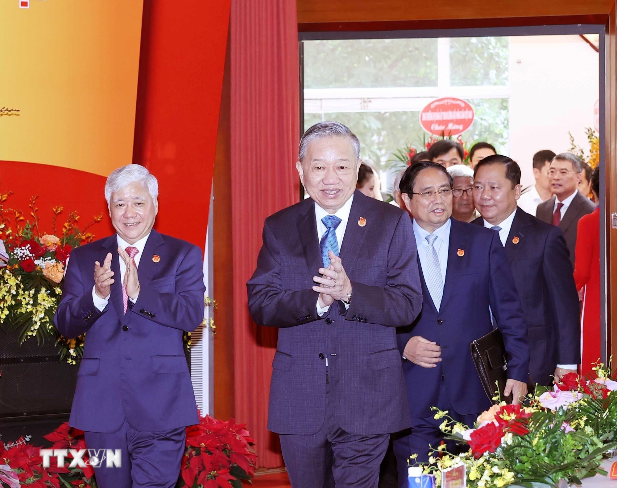 ttxvn-dai-hoi-dai-bieu-dang-bo-mat-tran-to-quoc-viet-nam-va-cac-doan-the-trung-uong-lan-thu-nhat-23-1.jpg