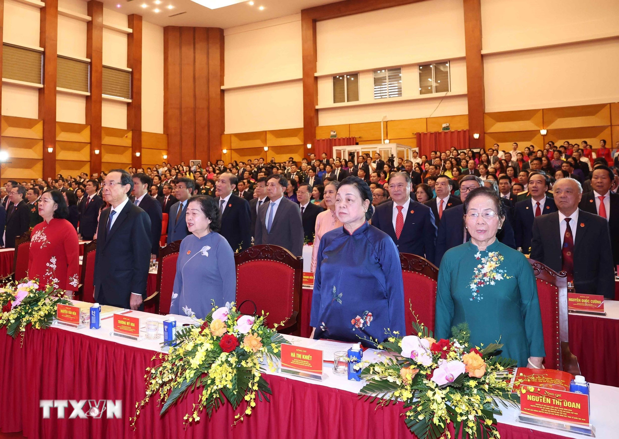 ttxvn-dai-hoi-dai-bieu-dang-bo-mat-tran-to-quoc-viet-nam-va-cac-doan-the-trung-uong-lan-thu-nhat-23-9.jpg