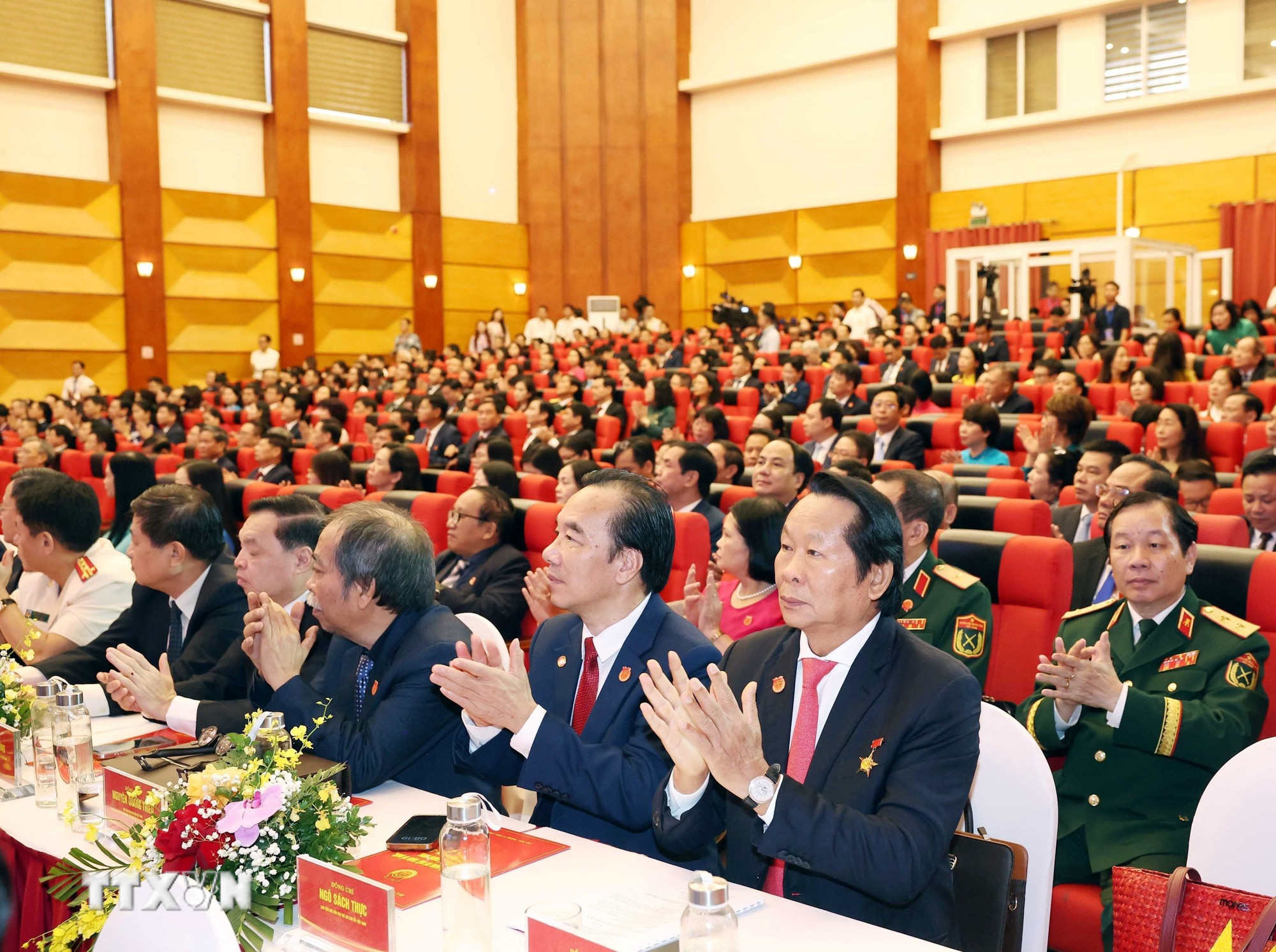 Các đại biểu tham dự đại hội. (Ảnh: Thống Nhất/TTXVN) ttxvn-dai-hoi-dai-bieu-dang-bo-mat-tran-to-quoc-viet-nam-va-cac-doan-the-trung-uong-lan-thu-nhat-23-11.jpg