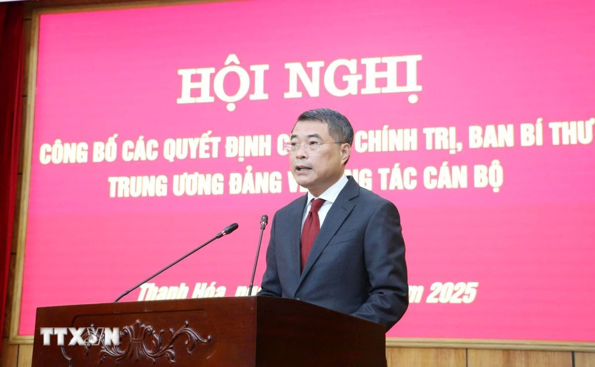 Đồng chí Lê Minh Hưng, Ủy viên Bộ Chính trị, Bí thư Trung ương Đảng, Trưởng Ban Tổ chức Trung ương phát biểu tại hội nghị. (Ảnh: Việt Hoàng/TTXVN) ttxvn-cong-bo-quyet-dinh-cua-bo-chinh-tri-ve-cong-tac-nhan-su-tai-tinh-thanh-hoa-1709-2.jpg