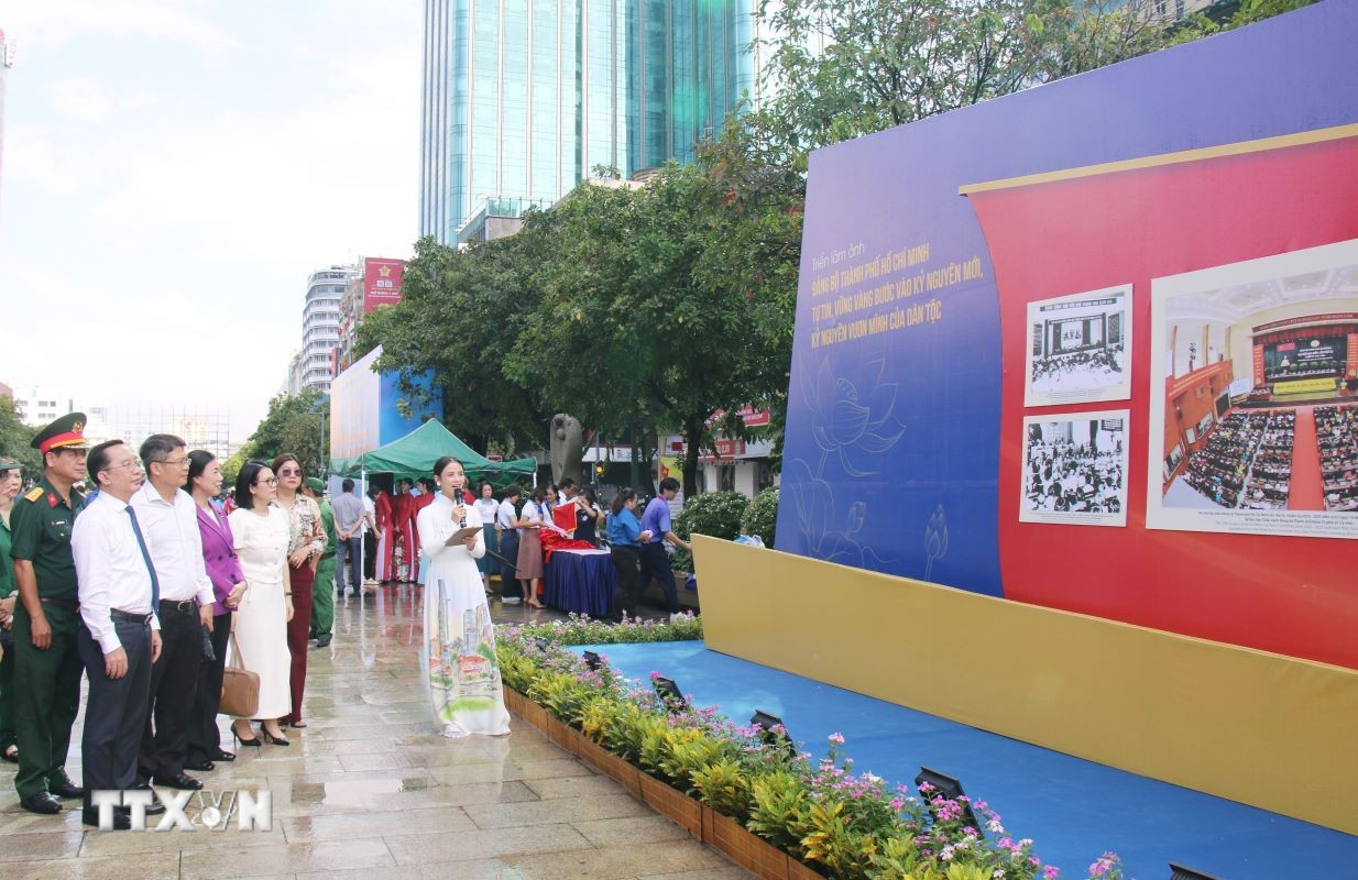ttxvn-trien-lam-anh-chao-mung-dai-hoi-dai-bieu-dang-bo-tp-ho-chi-minh-0310-2.jpg