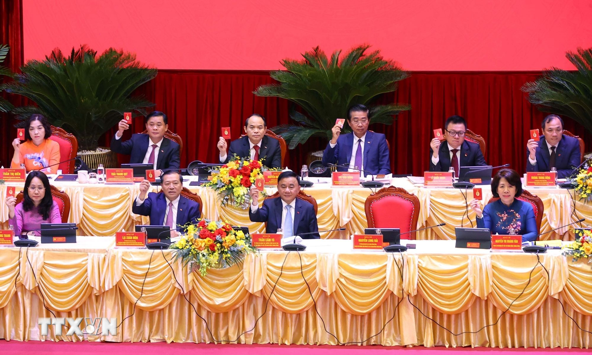 ttxvn-be-mac-dai-hoi-dai-bieu-dang-bo-cac-co-quan-dang-trung-uong-lan-thu-nhat-4.jpg