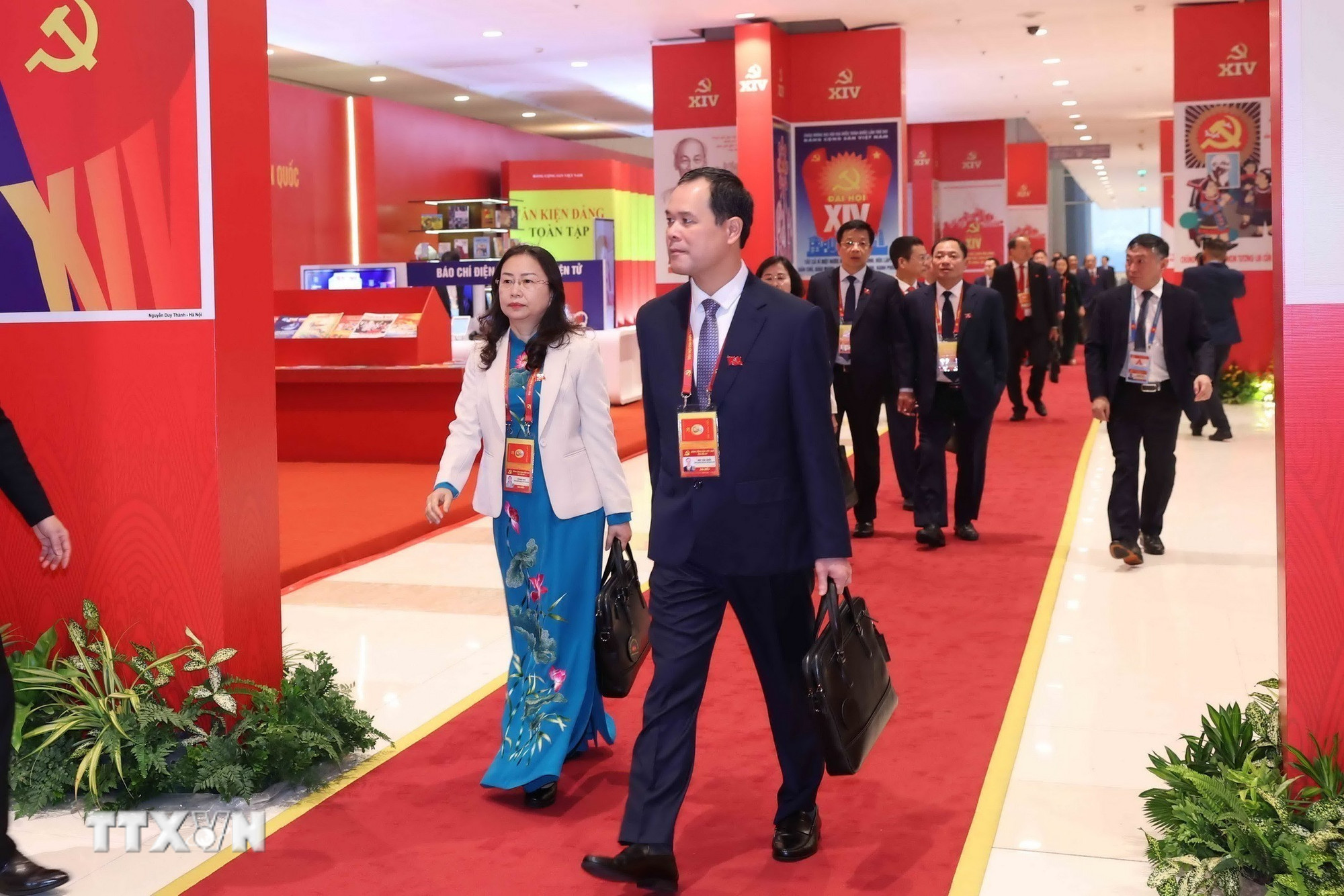 ttxvn-cac-dai-bieu-du-phien-hop-tru-bi-dai-hoi-dang-toan-quoc-lan-thu-xiv-19-3.jpg