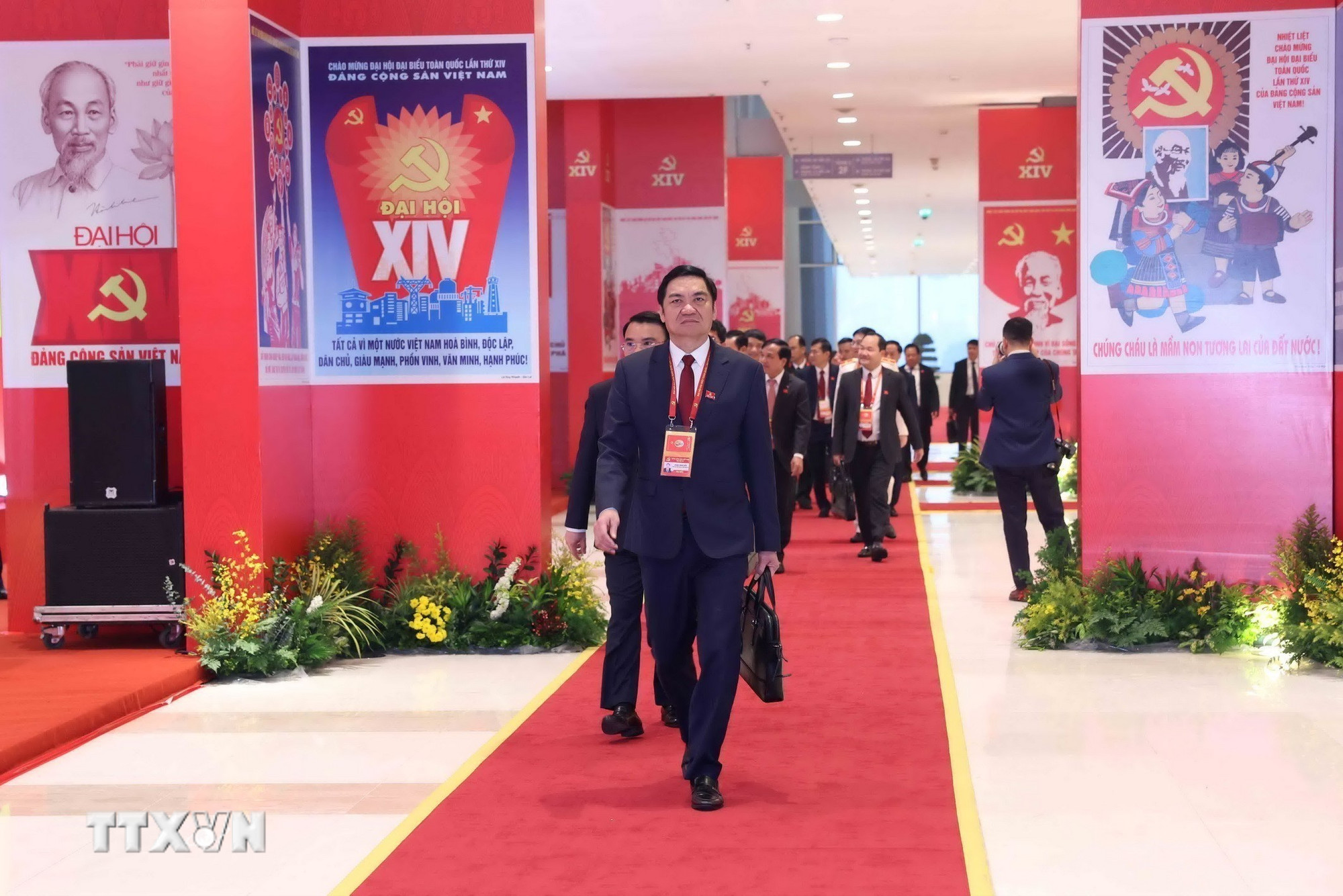 ttxvn-cac-dai-bieu-du-phien-hop-tru-bi-dai-hoi-dang-toan-quoc-lan-thu-xiv-19-5.jpg
