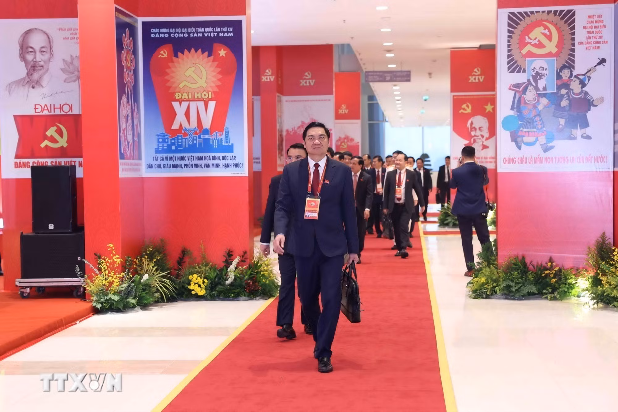 ttxvn-cac-dai-bieu-du-phien-hop-tru-bi-dai-hoi-dang-toan-quoc-lan-thu-xiv-19-5.jpg