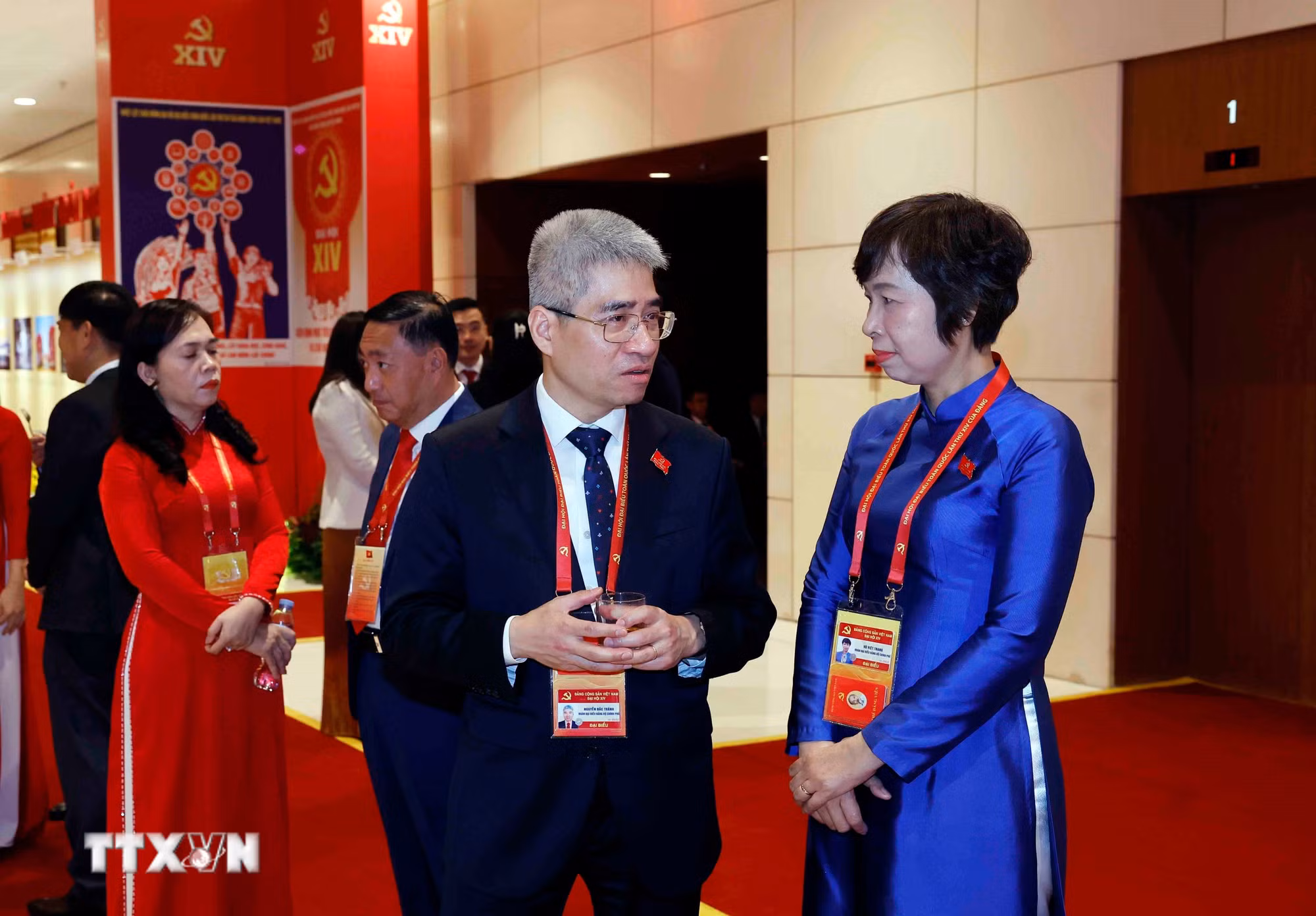 ttxvn-cac-dai-bieu-du-phien-hop-tru-bi-dai-hoi-dang-toan-quoc-lan-thu-xiv-19-11.jpg