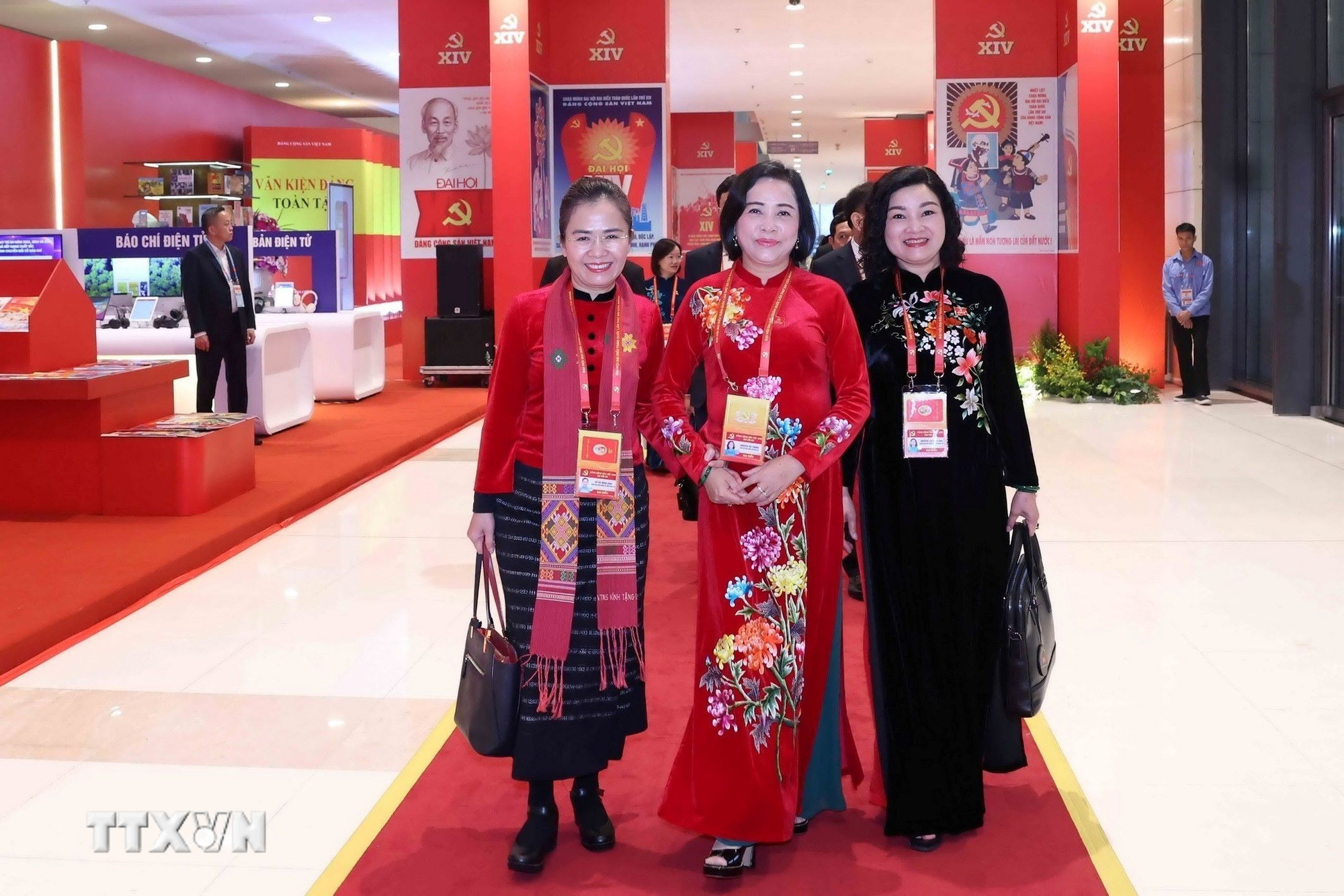 ttxvn-cac-dai-bieu-du-phien-hop-tru-bi-dai-hoi-dang-toan-quoc-lan-thu-xiv-19-1.jpg