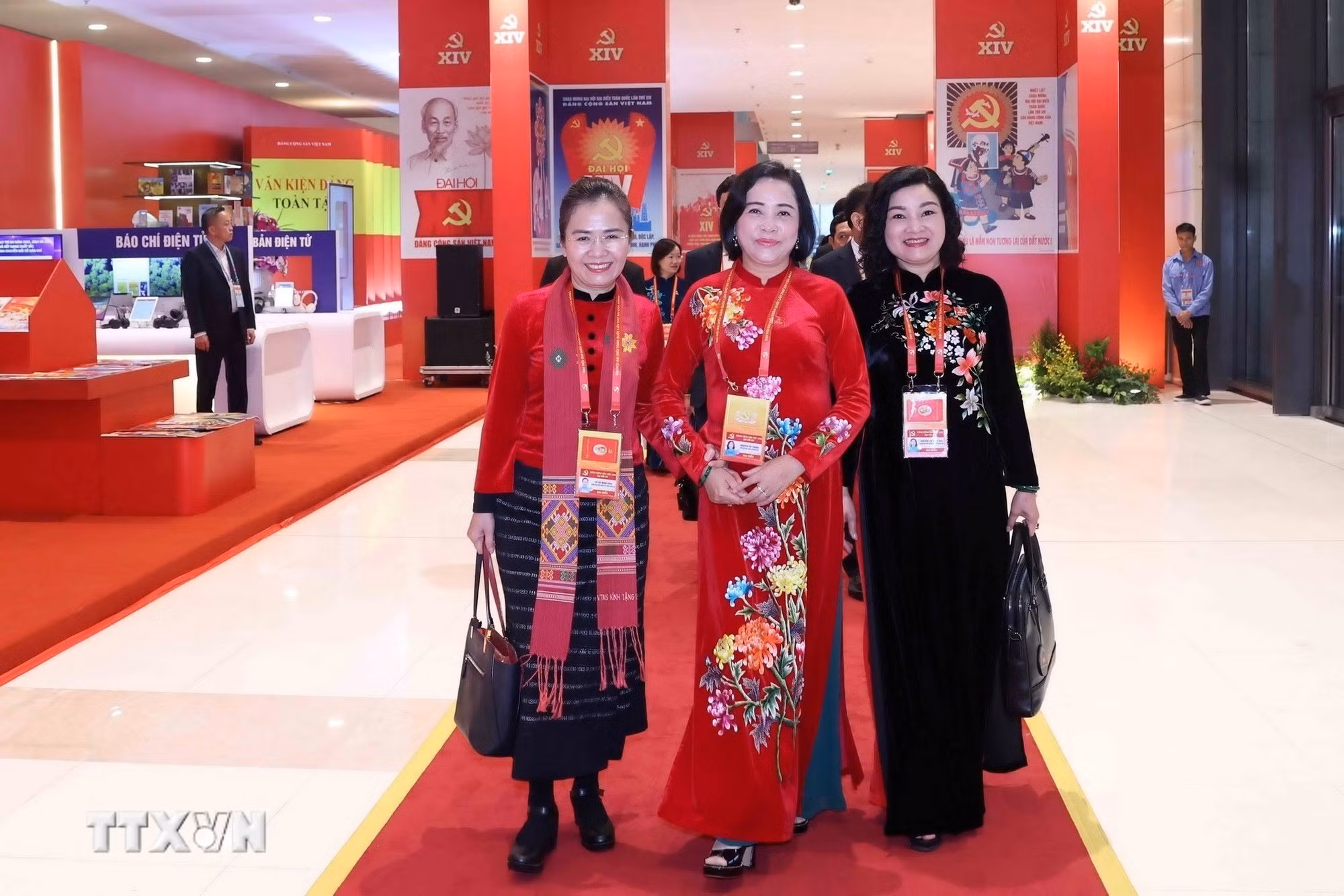 ttxvn-cac-dai-bieu-du-phien-hop-tru-bi-dai-hoi-dang-toan-quoc-lan-thu-xiv-19-1.jpg