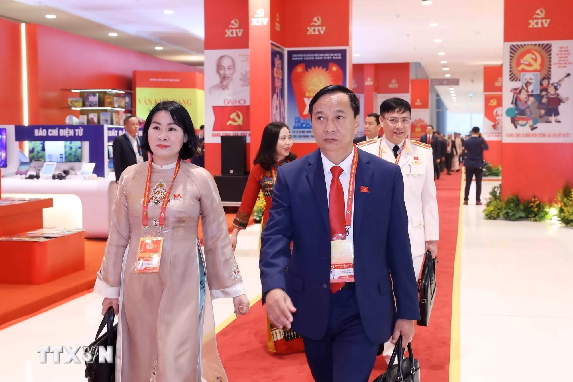 ttxvn-cac-dai-bieu-du-phien-hop-tru-bi-dai-hoi-dang-toan-quoc-lan-thu-xiv-19-6.jpg