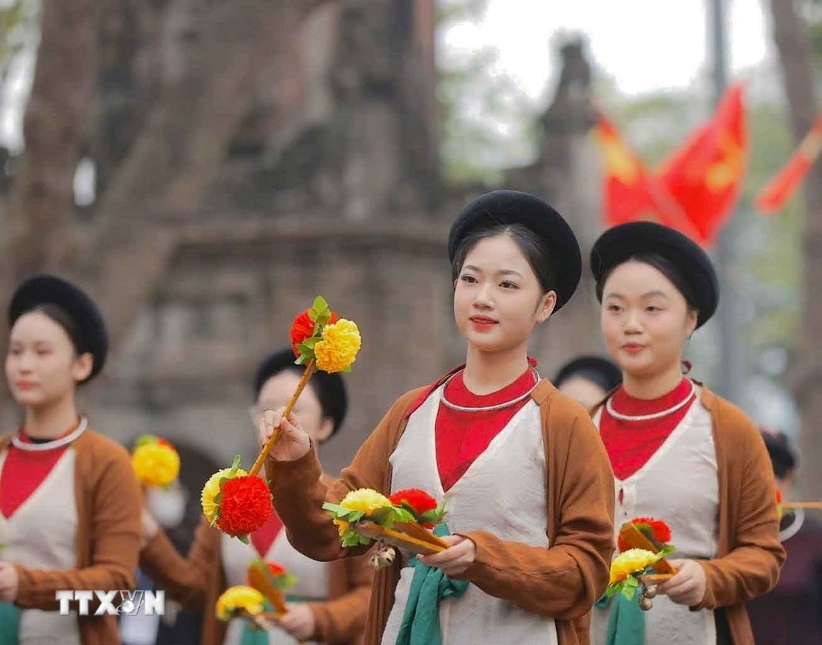Thông qua hoạt động của chương trình sẽ lan tỏa giá trị văn hóa đến cộng đồng, đặc biệt là thế hệ trẻ - những người giữ vai trò quan trọng trong việc bảo tồn và phát huy bản sắc dân tộc. (Ảnh: Thanh Tùng/TTXVN)