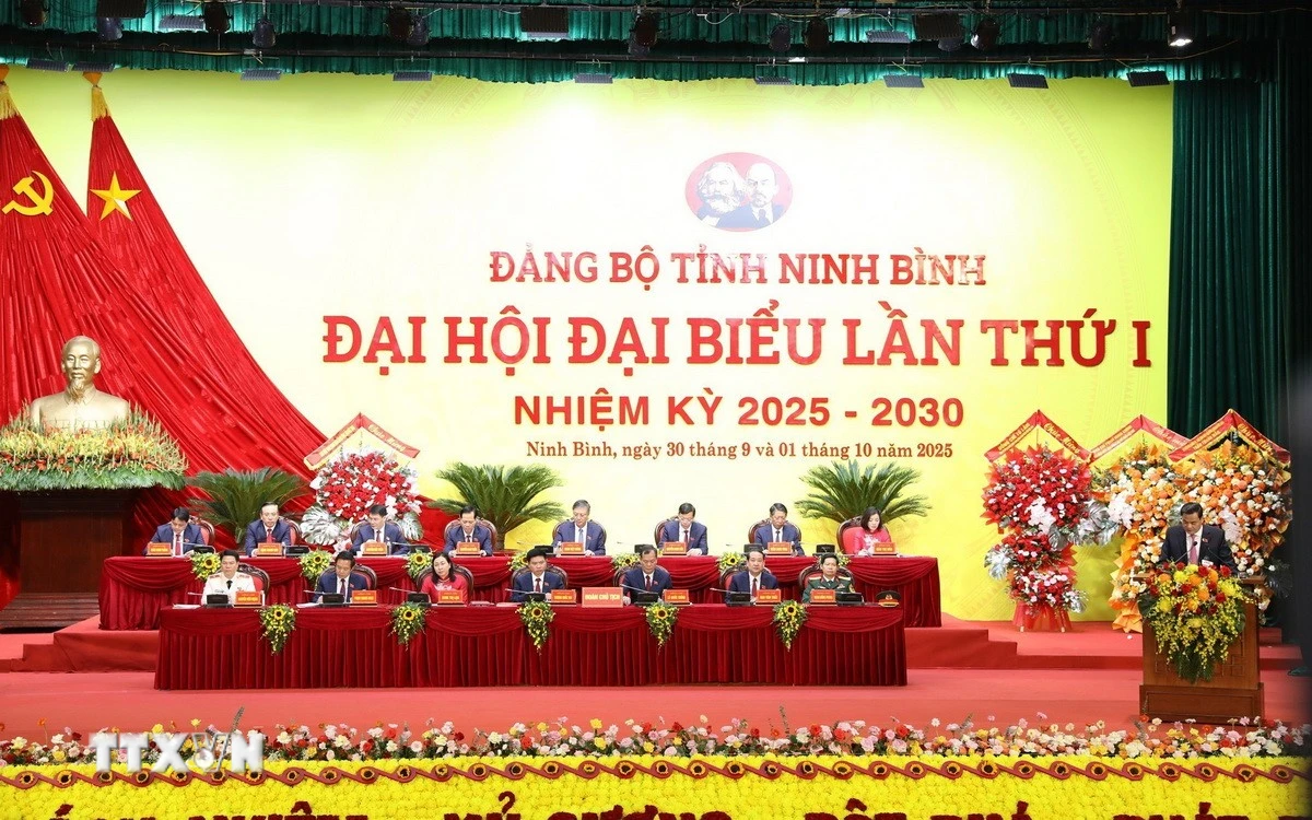 Đoàn Chủ tịch điều hành Đại hội. (Ảnh: Đức Phương/TTXVN)