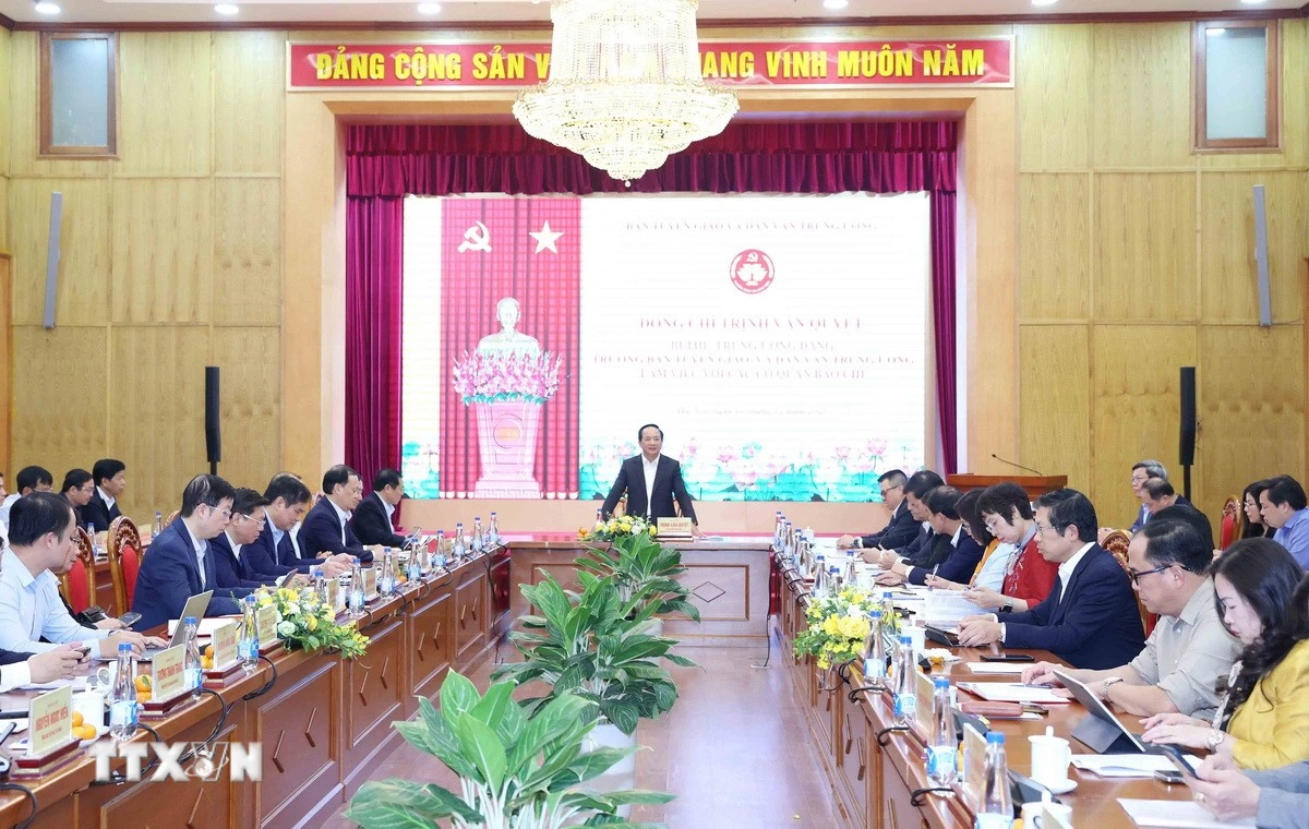 Chiều 11/12, tại Hà Nội, ông Trịnh Văn Quyết, Bí thư Trung ương Đảng, Trưởng Ban Tuyên giáo và Dân vận Trung ương làm việc với các cơ quan báo chí về nhiệm vụ thông tin, tuyên truyền Đại hội XIV của Đảng và trọng tâm công tác thông tin, tuyên truyền trong thời gian tới. (Ảnh: Phương Hoa/TTXVN)