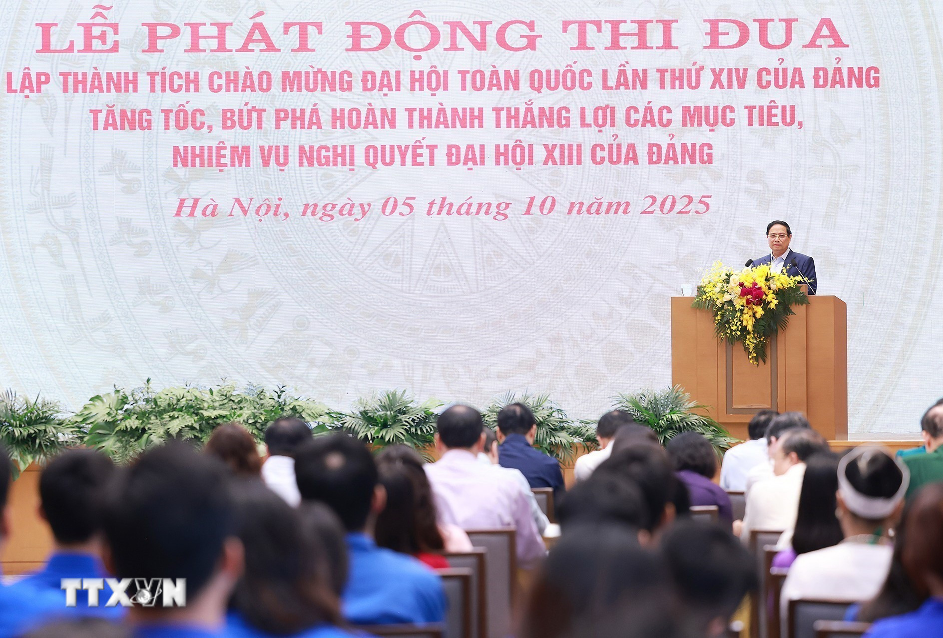 Ngày 5/10/2025, Thủ tướng Phạm Minh Chính phát động thi đua chào mừng Đại hội XIV của Đảng. (Ảnh: Dương Giang/TTXVN)