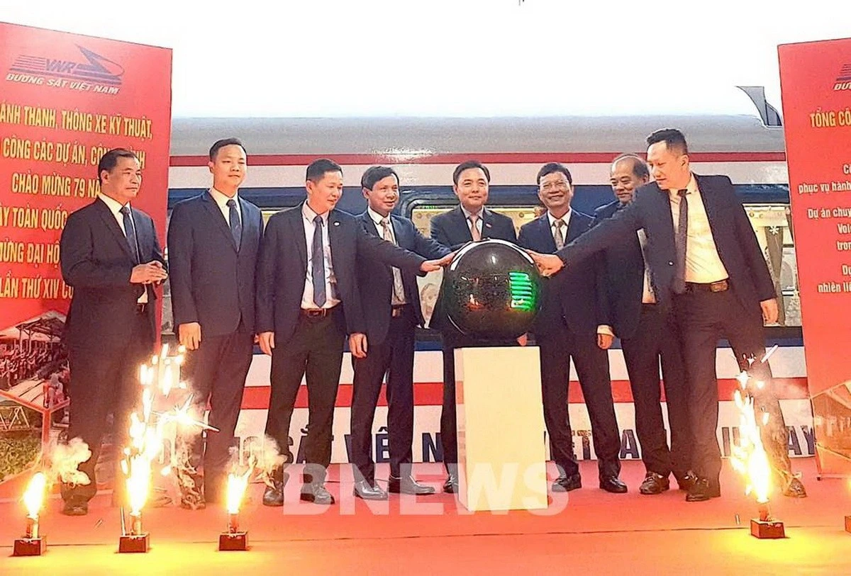 Lễ khánh thành 162 toa xe khách hiện đại của Đường sắt Việt Nam. (Ảnh: BNews/TTXVN)