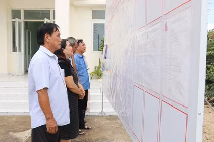 Lan tỏa thông tin bầu cử đến ngư dân vươn khơi bám biển