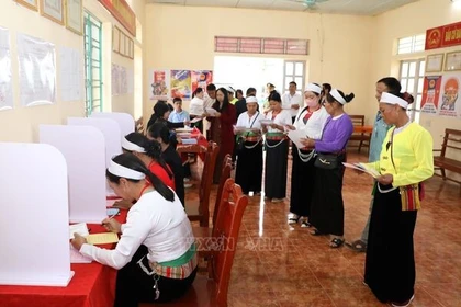 Cử tri các dân tộc tỉnh Ninh Bình đặt niềm tin nơi lá phiếu