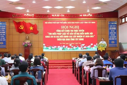 Trao giải Cuộc thi trực tuyến tìm hiểu pháp luật về bầu cử