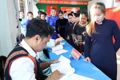 Gửi gắm nguyện vọng của cử tri ở các công trình trọng điểm và đồng bào các dân tộc, tôn giáo