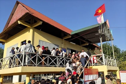 Cử tri Đồng Nai từ vùng biên giới đến khu công nghiệp nô nức đi bầu cử