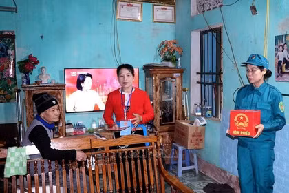 Rộn ràng ngày hội bầu cử trên quê hương Đất Tổ