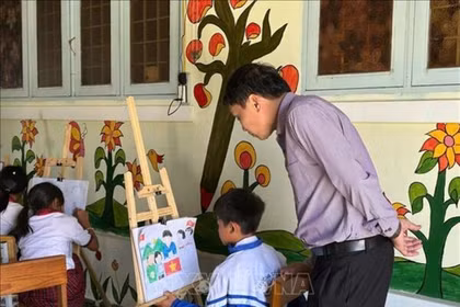 Nét vẽ cổ động bầu cử gieo mầm ý thức công dân cho học sinh Xơ Đăng