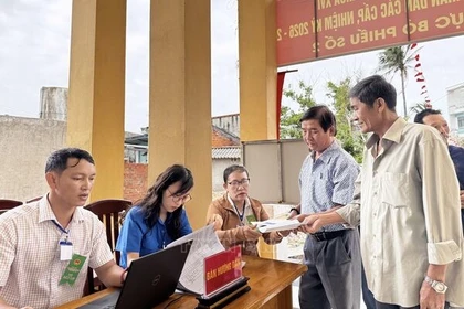 Ngư dân Gia Lai cập bến sớm để thực hiện quyền công dân