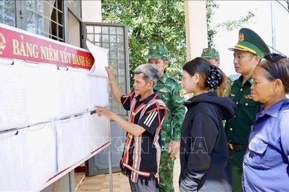 Bầu cử Quốc hội và HĐND: Phát huy vai trò của già làng, người có uy tín ở vùng biên