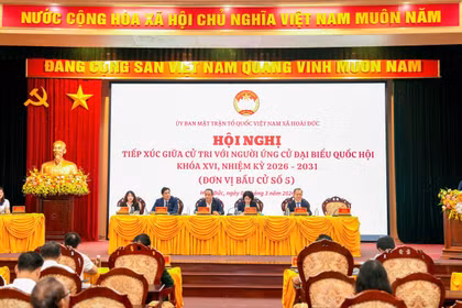 Toàn cảnh buổi tiếp xúc cử tri sáng 2/3 tại xã Hoài Đức, Hà Nội. (Ảnh: Việt Hùng/Vietnam+)