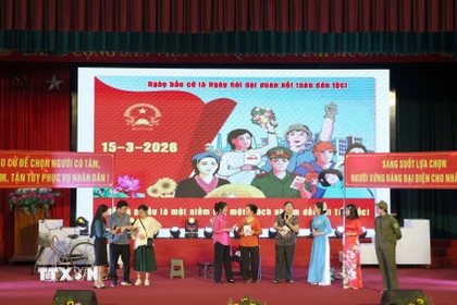 Tiểu phẩm tuyên truyền về bầu cử trong chương trình nghệ thuật với chủ đề “Ngày hội non sông - Niềm tin và trách nhiệm” do phường Bắc Giang tổ chức chào mừng cuộc bầu cử đại biểu Quốc hội khóa XVI và đại biểu HĐND các cấp nhiệm kỳ 2026–2031. (Ảnh: Đồng Thúy/TTXVN)