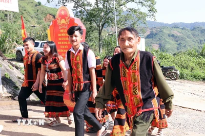 Đồng bào dân tộc Xê Đăng, xã Trà Linh, thành phố Đà Nẵng nô nức đến điểm bầu cử. (Ảnh: Trần Tĩnh/TTXVN)