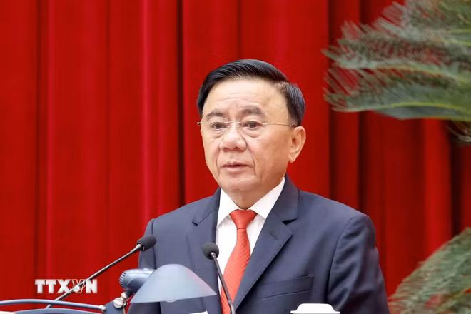 Đồng chí Trần Cẩm Tú, Ủy viên Bộ Chính trị, Thường trực Ban Bí thư, Trưởng Tiểu ban Tổ chức, phục vụ Đại hội XIV của Đảng phát biểu chỉ đạo hội nghị. (Ảnh: Phương Hoa/TTXVN)