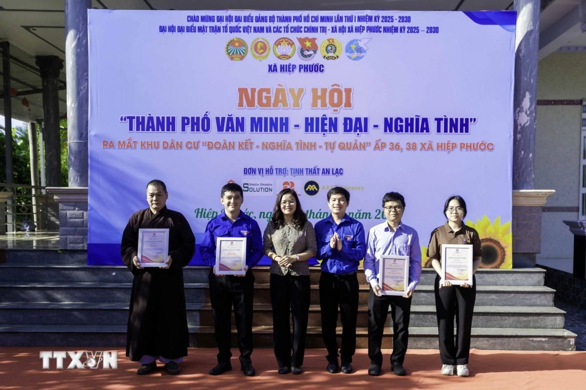 Ngày hội "Thành phố văn minh-hiện đại-nghĩa tình" tại xã Hiệp Phước, Thành phố Hồ Chí Minh. (Ảnh: TTXVN phát)