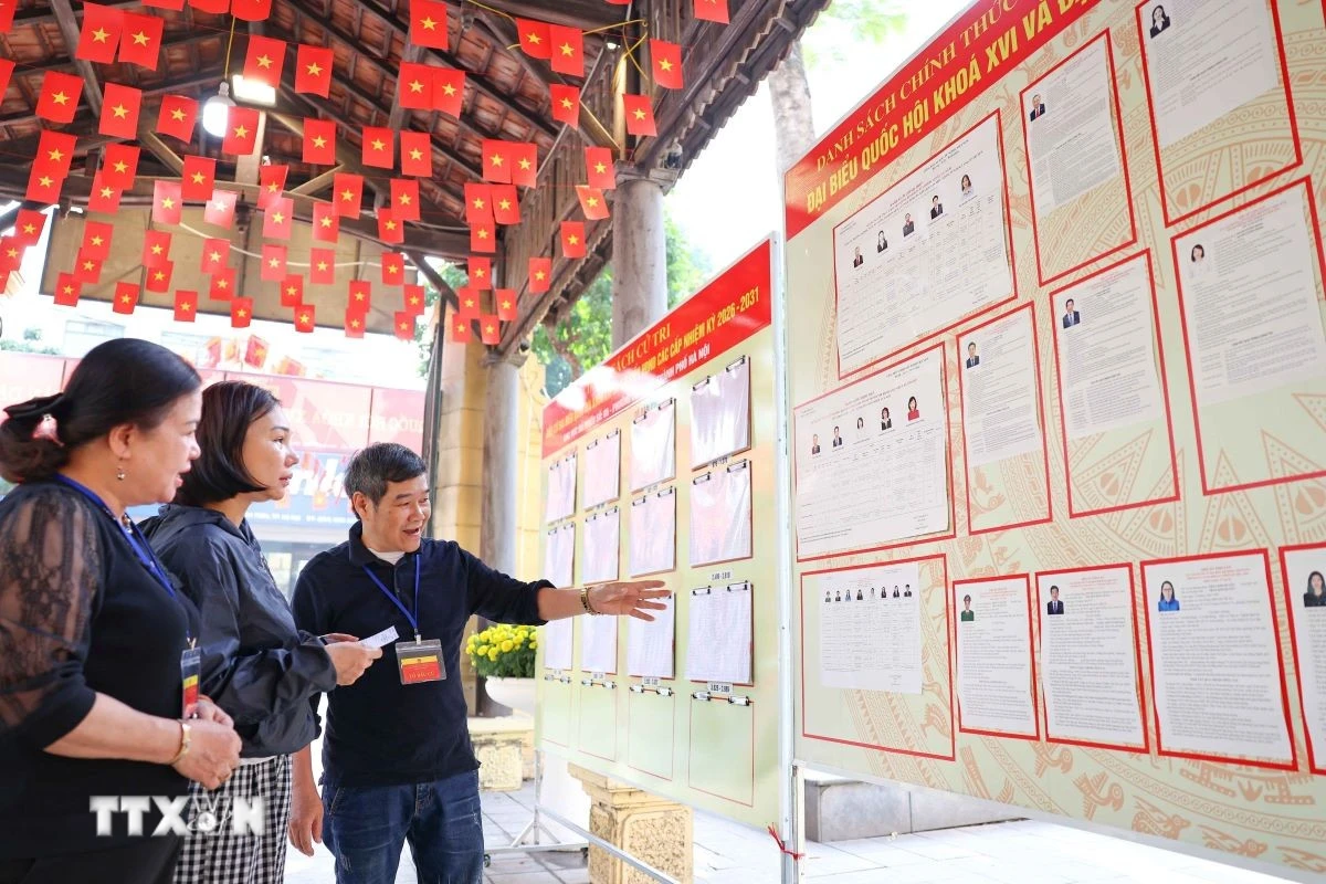 Mọi công tác chuẩn bị tại khu vực bỏ phiếu số 05, Trường THCS Trưng Vương (phường Cửa Nam) đã cơ bản hoàn tất để đón cử tri đi bầu cử. (Ảnh: Thanh Tùng/TTXVN)