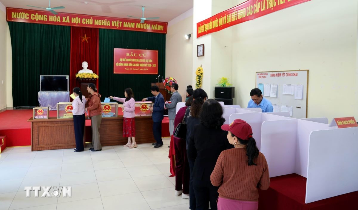 Quang cảnh buổi diễn tập tại Tổ bầu cử số 6, khu phố Cao Thắng 6, phường Hà Lầm. (Ảnh: Đức Hiếu/TTXVN)