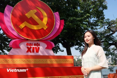 Hà Nội rực rỡ cờ hoa, khẩu hiệu chào mừng Đại hội lần thứ XIV của Đảng