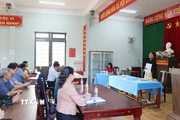 Hội nghị lấy ý kiến cử tri nơi cư trú đối với người được ứng cử đại biểu Hội đồng nhân dân xã tại Nhà văn hóa thôn Thọ Trung, Thọ Phong, tỉnh Quảng Ngãi. (Ảnh: Phạm Cường/TTXVN)