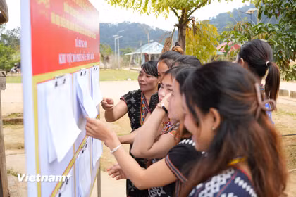 Đà Nẵng: Dùng điện thoại vệ tinh, xe lưu động "phủ sóng" bầu cử vùng biên giới