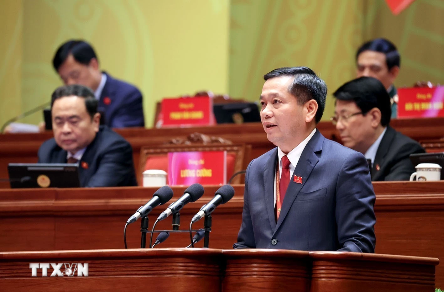 Đồng chí Nguyễn Long Hải, Ủy viên dự khuyết Ban chấp hành Trung ương Đảng, Phó Bí thư Thường trực Đảng ủy các cơ quan Đảng Trung ương, trình bày tham luận “Nâng tầm công tác tham mưu chiến lược; xây dựng Đảng bộ các cơ quan Trung ương trong sạch, vững mạnh, tiêu biểu.” (Ảnh: TTXVN)