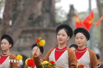 Thông qua hoạt động của chương trình sẽ lan tỏa giá trị văn hóa đến cộng đồng, đặc biệt là thế hệ trẻ - những người giữ vai trò quan trọng trong việc bảo tồn và phát huy bản sắc dân tộc. (Ảnh: Thanh Tùng/TTXVN)