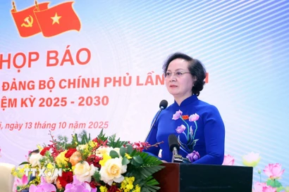 Đồng chí Phạm Thị Thanh Trà, Ủy viên Trung ương Đảng, Ủy viên Ban Thường vụ Đảng ủy Chính phủ, Trưởng ban Tổ chức Đảng ủy Chính phủ, Bộ trưởng Bộ Nội vụ trả lời câu hỏi của phóng viên các cơ quan thông tấn, báo chí. (Ảnh: Phạm Kiên/TTXVN)