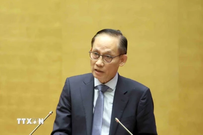 Đồng chí Lê Hoài Trung, Bí thư Trung ương Đảng, Quyền Bộ trưởng Bộ Ngoại giao trình bày chuyên đề “Nội dung trọng tâm, cốt lõi của Nghị quyết số 59-NQ/TW, ngày 24/01/2025 của Bộ Chính trị về hội nhập quốc tế trong tình hình mới và Chương trình hành động thực hiện Nghị quyết số 59-NQ/TW”. (Ảnh: Phương Hoa/TTXVN)