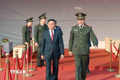 Thường trực Ban Bí thư Trần Cẩm Tú dự Lễ xuất quân, diễn tập phương án bảo đảm an ninh, trật tự Đại hội đại biểu toàn quốc lần thứ XIV của Đảng. (Ảnh: Phương Hoa/TTXVN)