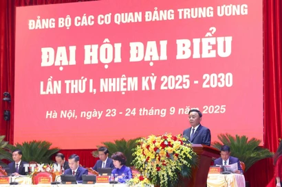 Ông Trần Cẩm Tú, Ủy viên Bộ Chính trị, Thường trực Ban Bí thư, Bí thư Đảng ủy các cơ quan Đảng Trung ương phát biểu khai mạc Đại hội. (Ảnh: Phương Hoa/TTXVN)
