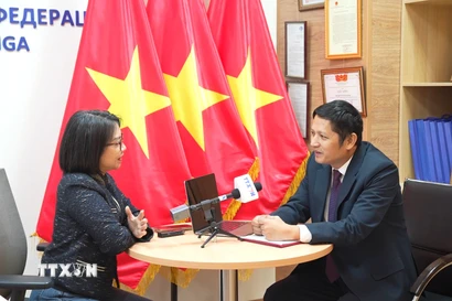 Tiến sỹ kinh tế Nguyễn Quốc Hùng, Phó Chủ tịch Liên hiệp các tổ chức người Việt Nam tại Nga trả lời phỏng vấn. (Ảnh: TTXVN)