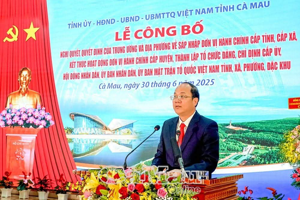 Bí thư Tỉnh ủy Nguyễn Hồ Hải phát biểu nhận nhiệm vụ tại Lễ công bố các nghị quyết, quyết định của Trung ương và địa phương về hợp nhất đơn vị hành chính, kiện toàn tổ chức bộ máy tỉnh Cà Mau, sáng 30/6/2025. (Ảnh: Huỳnh Lâm)