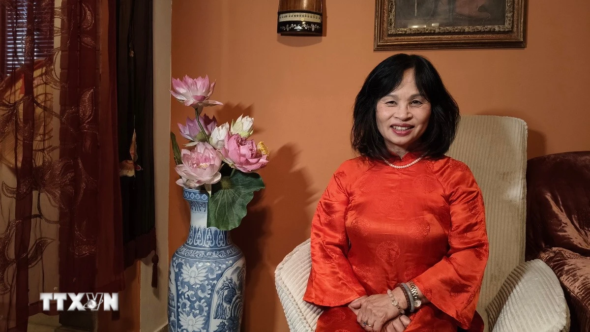 Bà Lê Thị Bích Hường trả lời phỏng vấn của phóng viên TTXVN. (Ảnh: Dương Hoa/TTXVN)