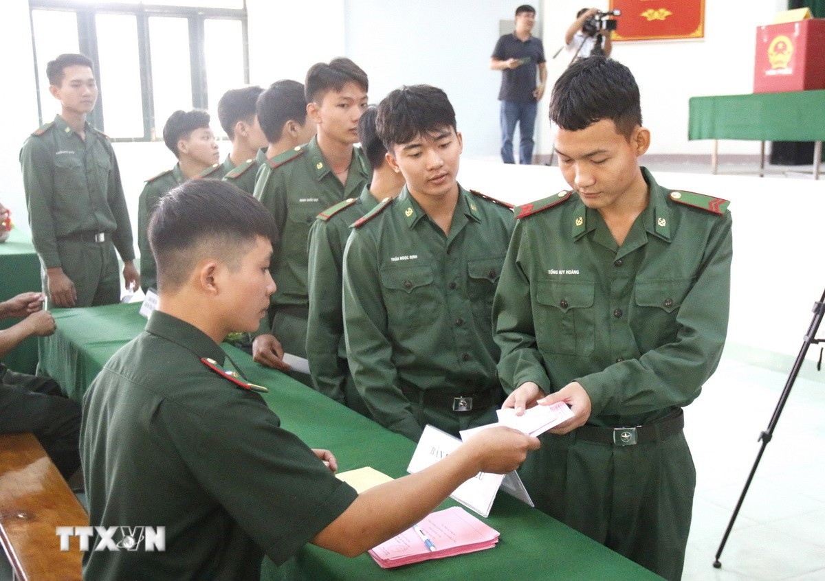 Tiểu đoàn Huấn luyện-Cơ động 2, Lâm Đồng hoàn thành bầu cử sớm ngày 14/3. (Ảnh: Hồng Hiếu/TTXVN)