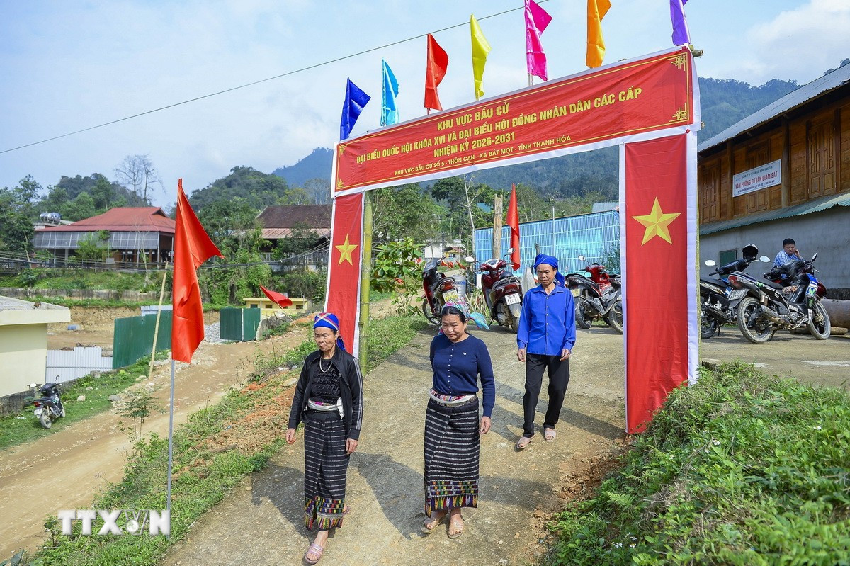Người dân khắp các thôn, bản vùng biên của Thanh Hóa nô nức chuẩn bị cho Ngày hội bầu cử. (Ảnh: Hoa Mai/TTXVN)